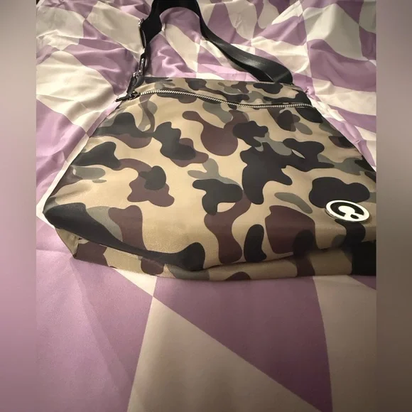 OneBlood Orlando Florida ShortyLOVE Amuse Crossbody Bag - Picture 4 of 14